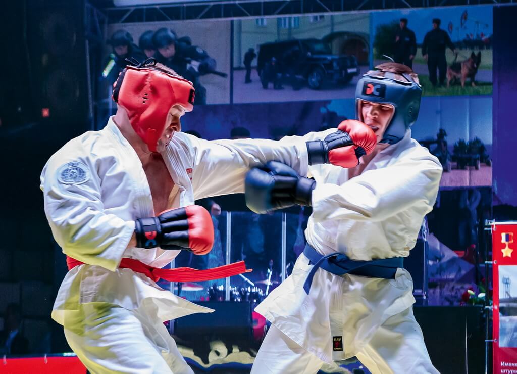 Постоянные тренировки, соревнования по рукопашному бою и другим единоборствам повышают физическую выносливость, силу духа и волевые качества работников Агентства 